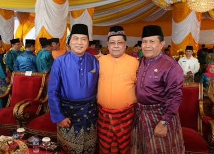 Mantan Bupati Rohul, Ramlan Zas (tengah) bersama Achmad dan Sukiman (foto/int)